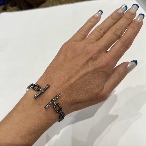 NWT Michael Kors “Cityscape Chains” Clear Pave Encrusted Hinged Bangle - Picture 4 of 9